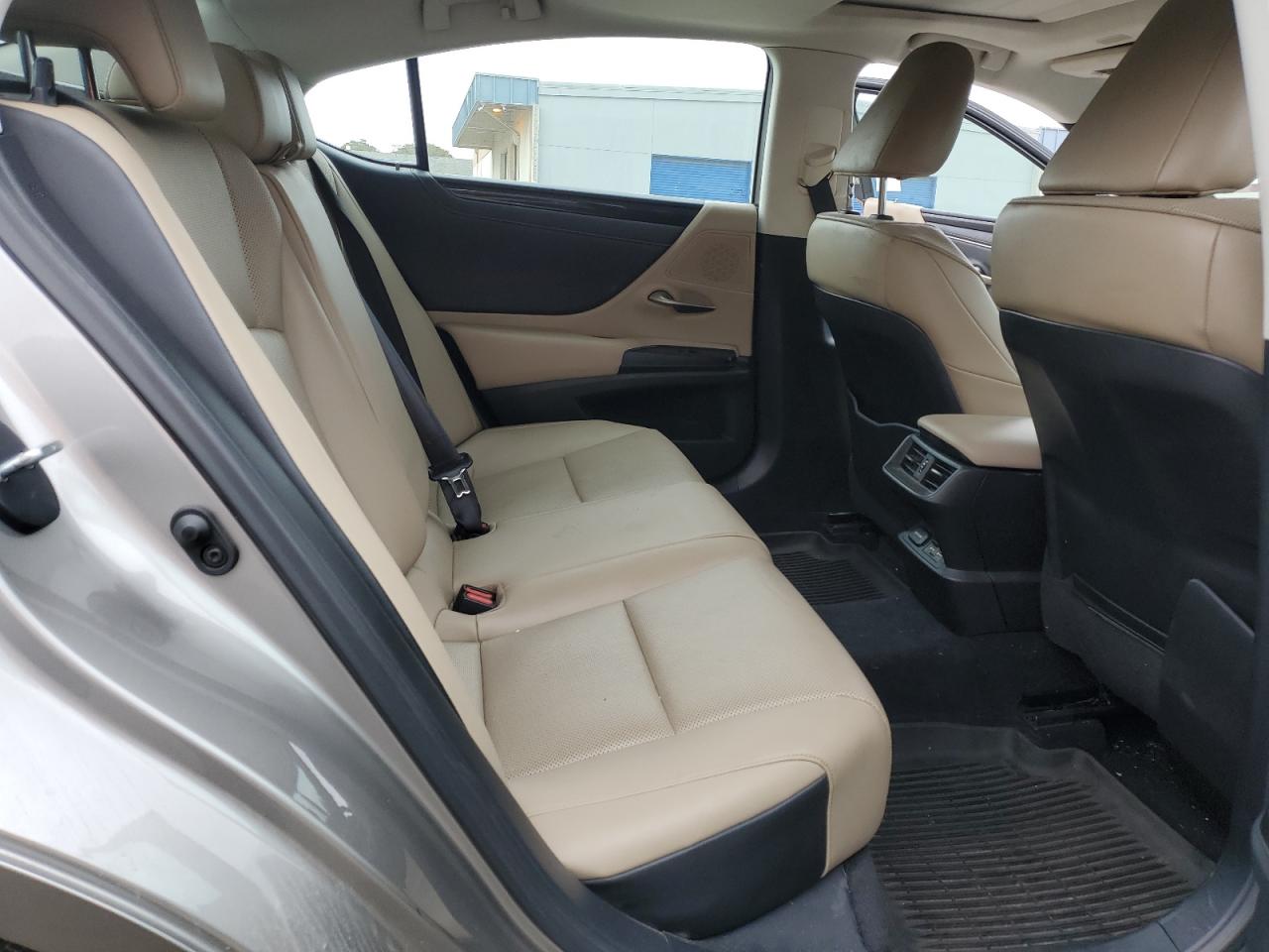 2020 Lexus ES - Image 10