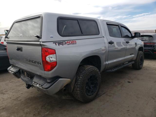 Pickups TOYOTA TUNDRA 2016 Srebrny