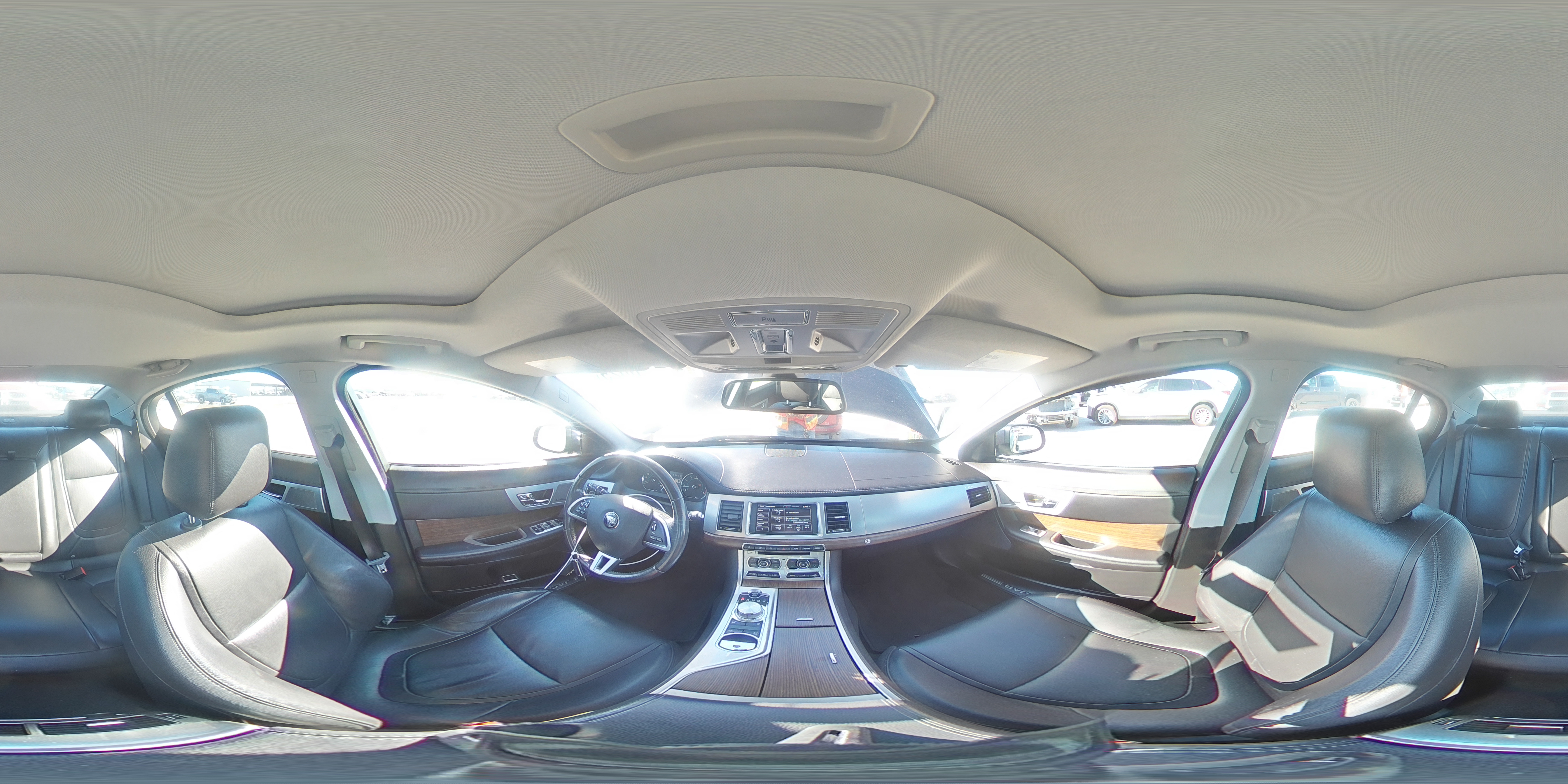 2014 Jaguar XF - Image 12