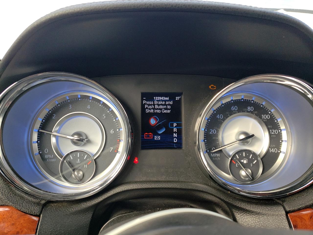 2013 Chrysler 300 - Image 9