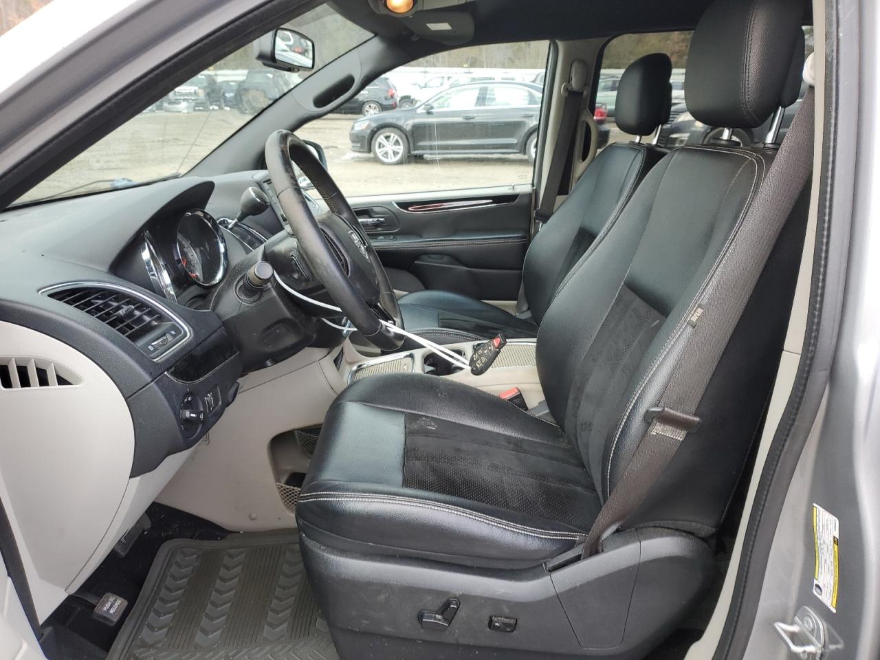 2017 Dodge Caravan - Image 7
