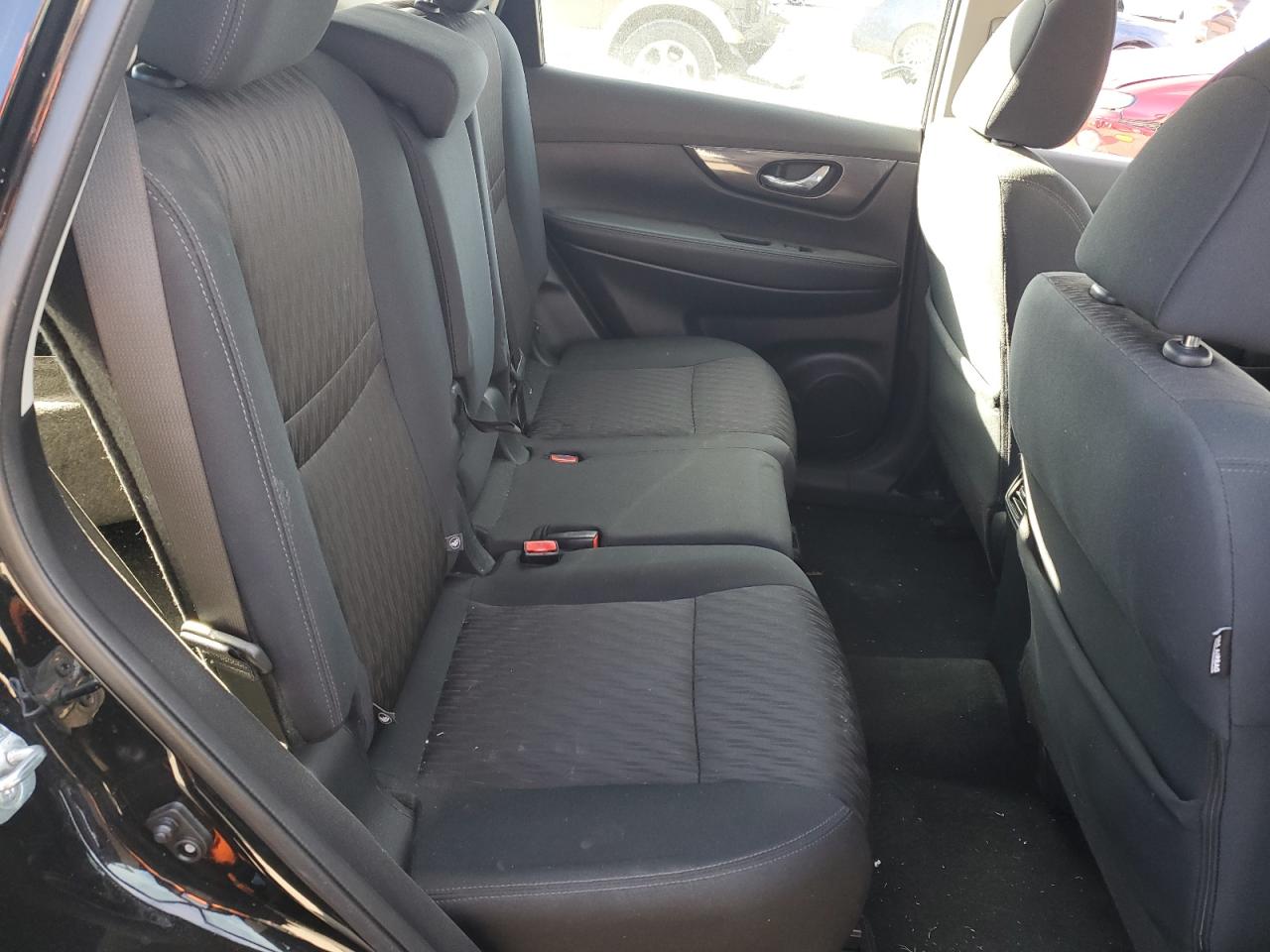 2018 Nissan Rogue - Image 11