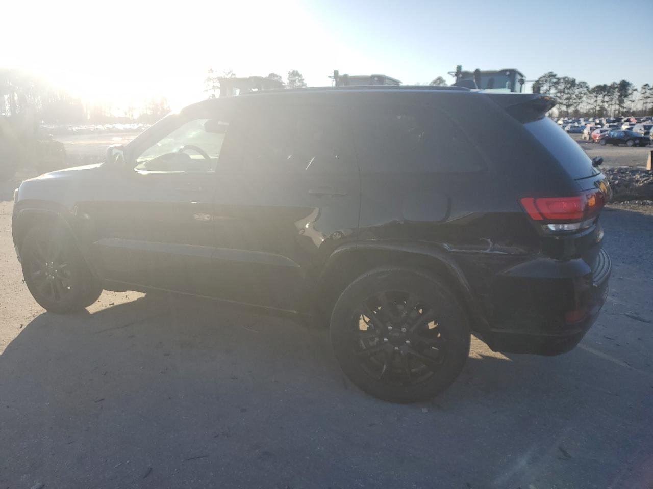 2020 Jeep Grand Cherokee - Image 2