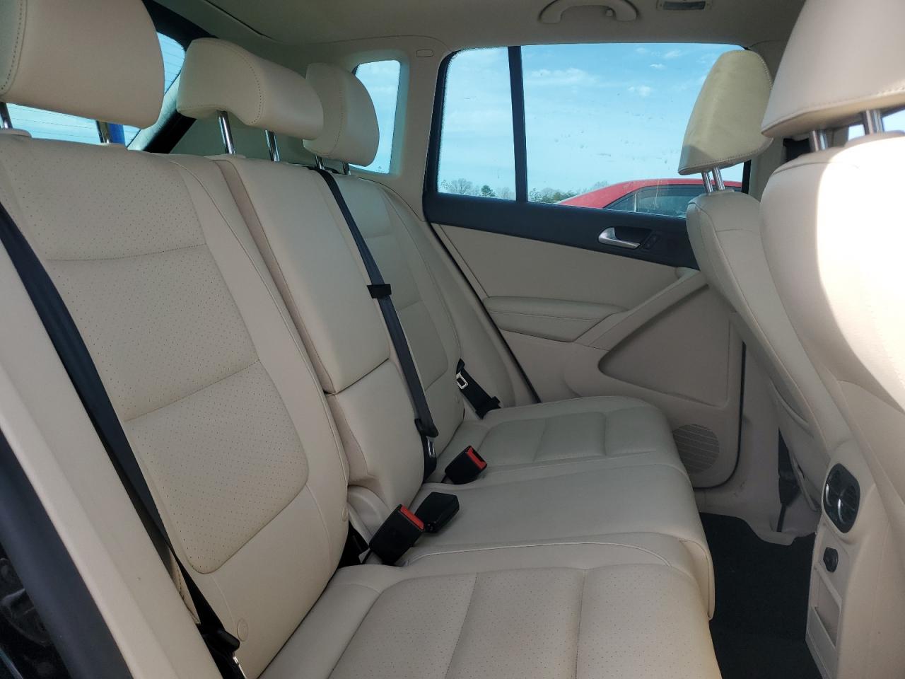 2015 Volkswagen Tiguan - Image 11