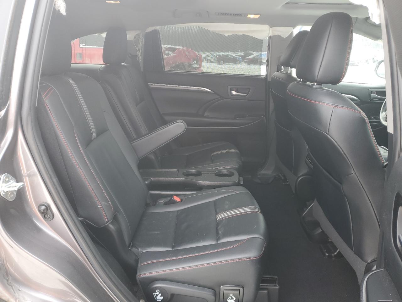 2019 Toyota Highlander - Image 11