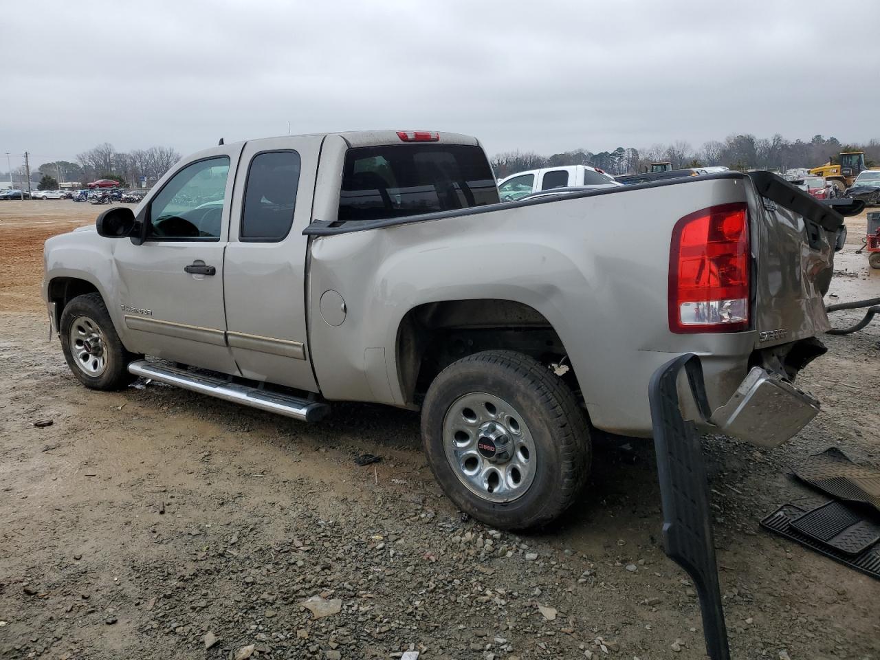 2009 GMC Sierra - Image 2