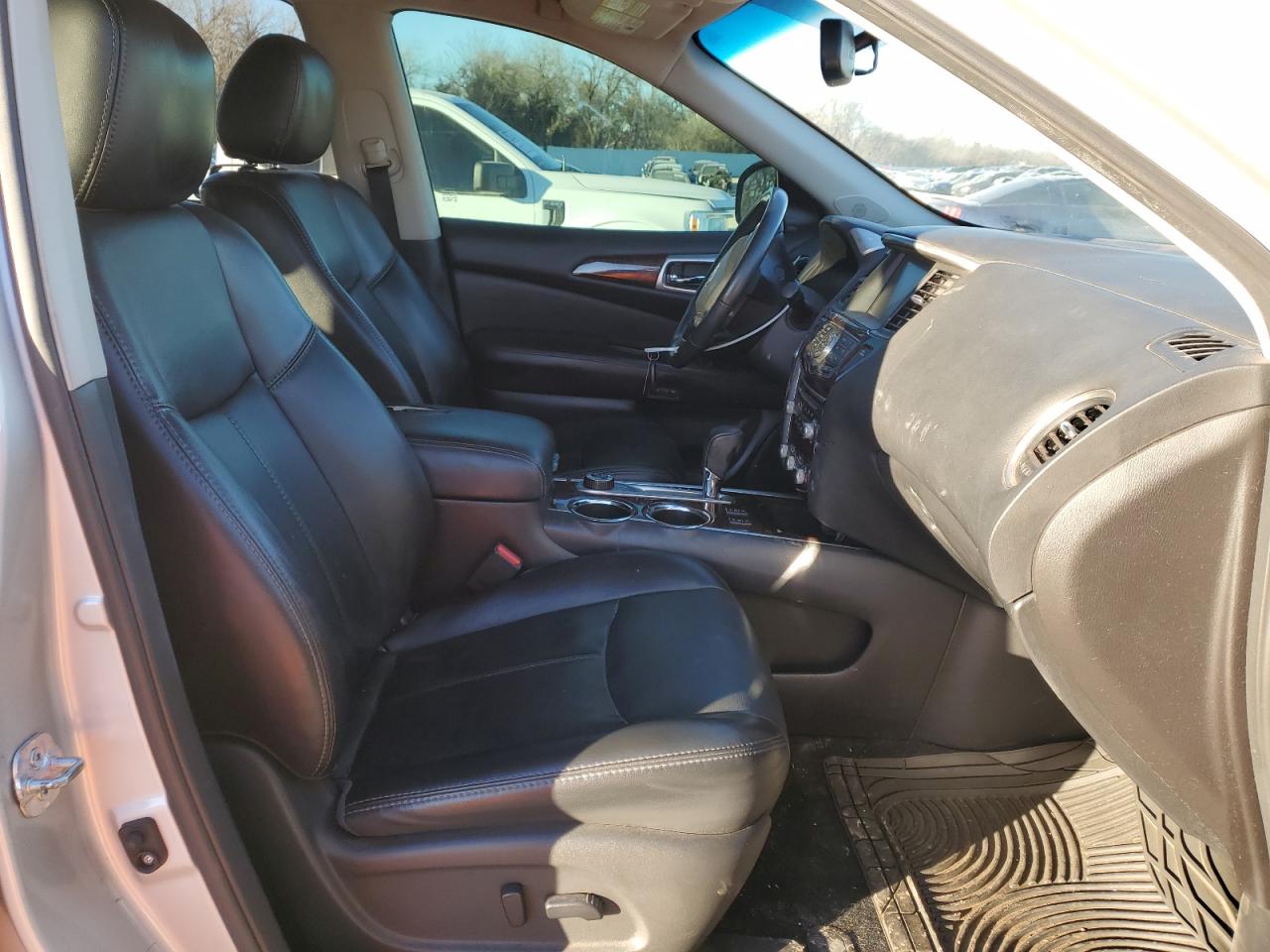 2016 Nissan Pathfinder - Image 7