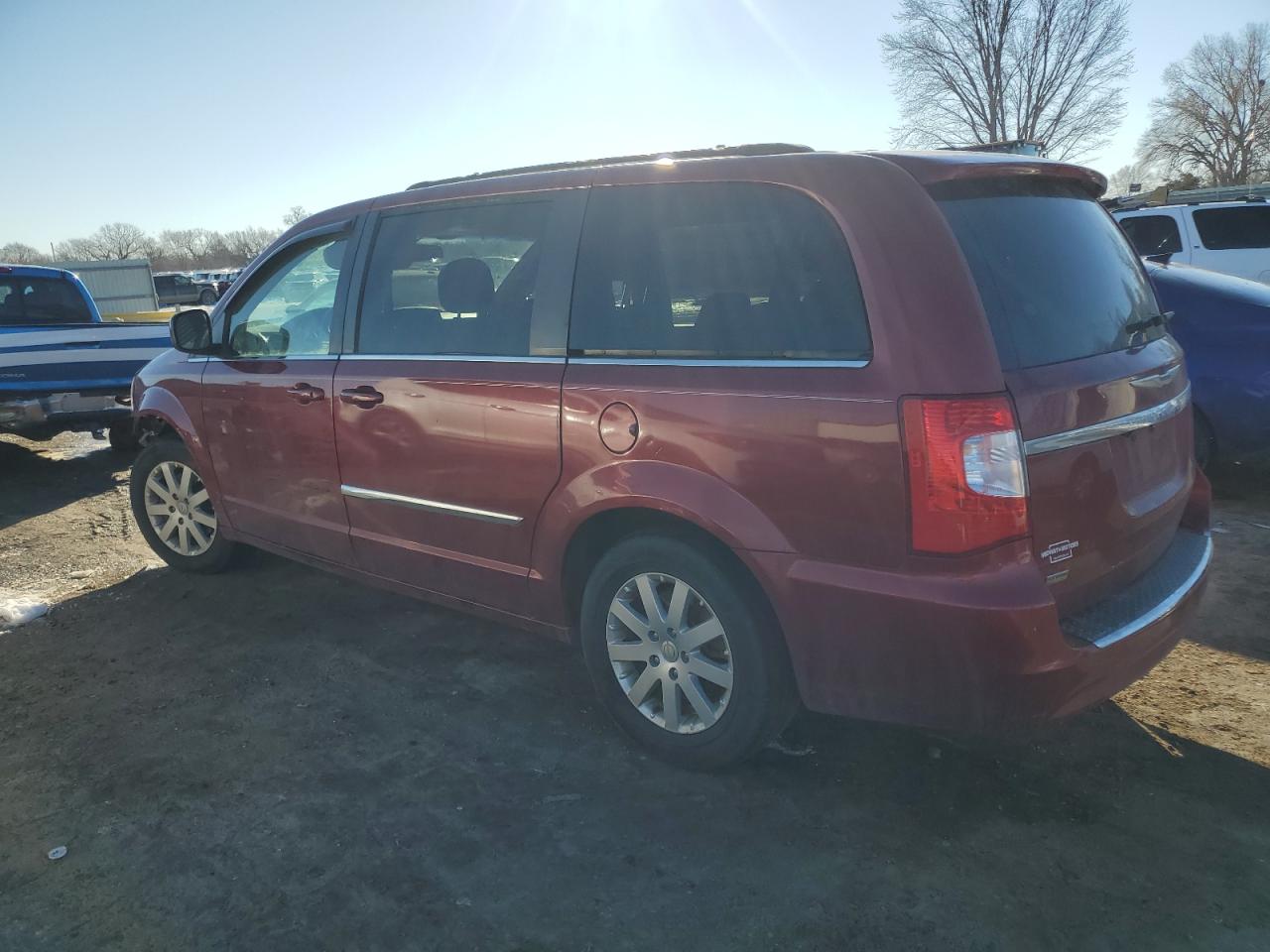 2014 Chrysler Town & Country - Image 2