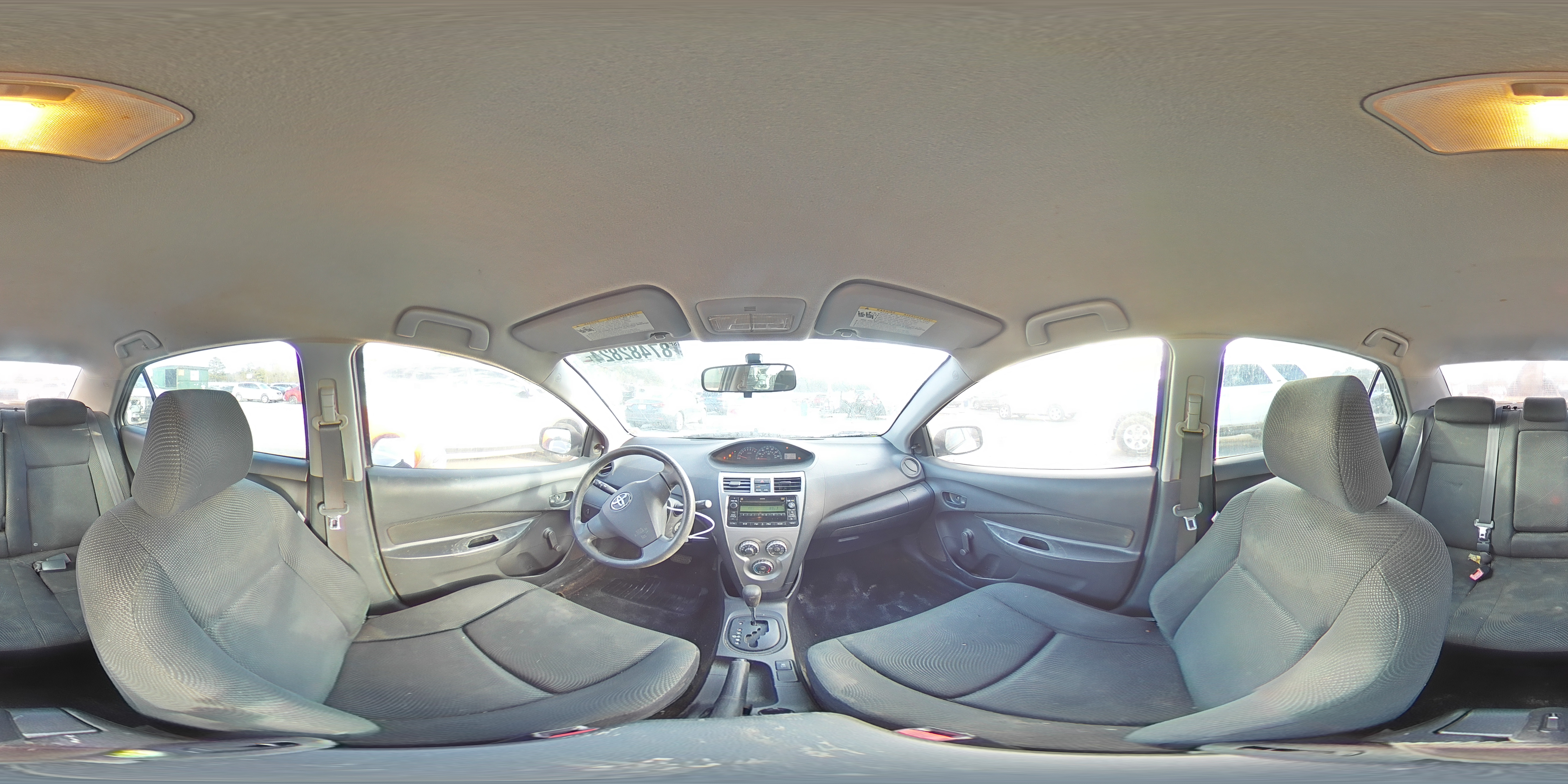 2010 Toyota Yaris - Image 13