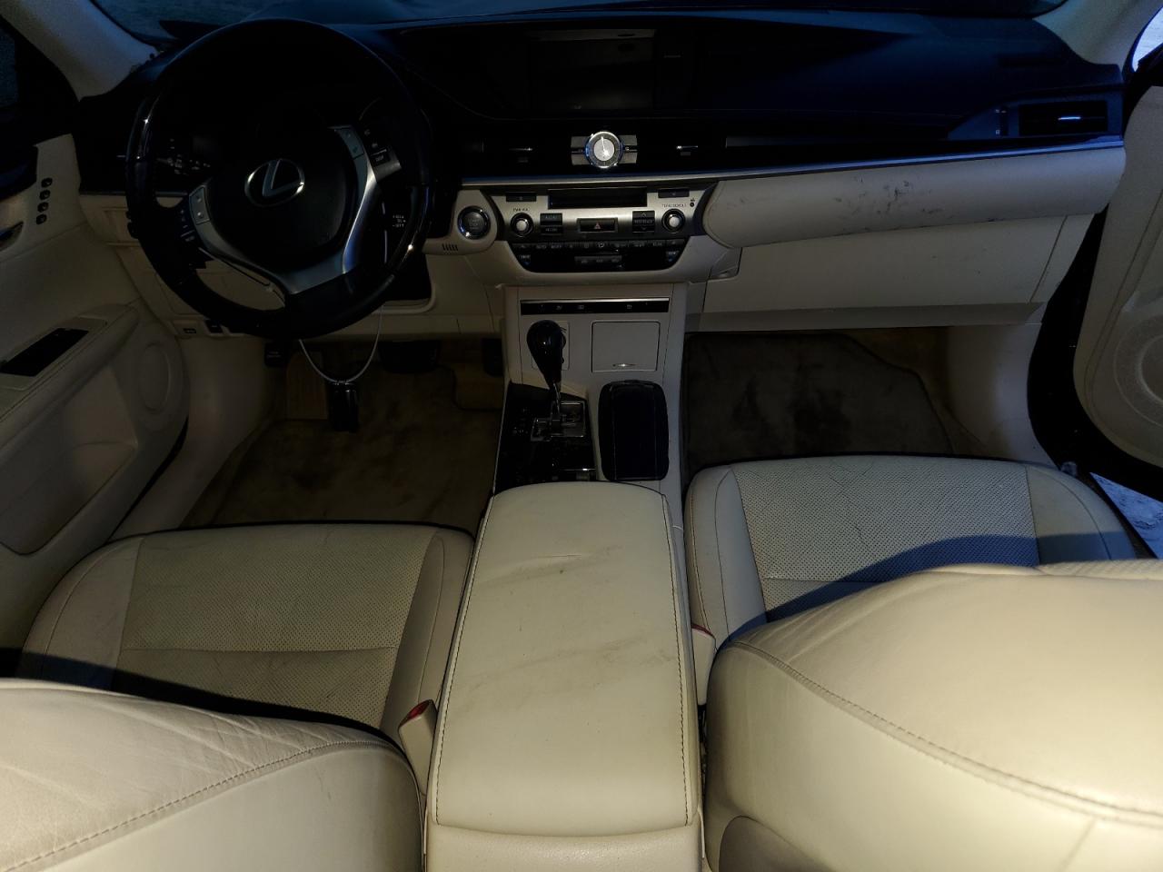 2013 Lexus ES - Image 8