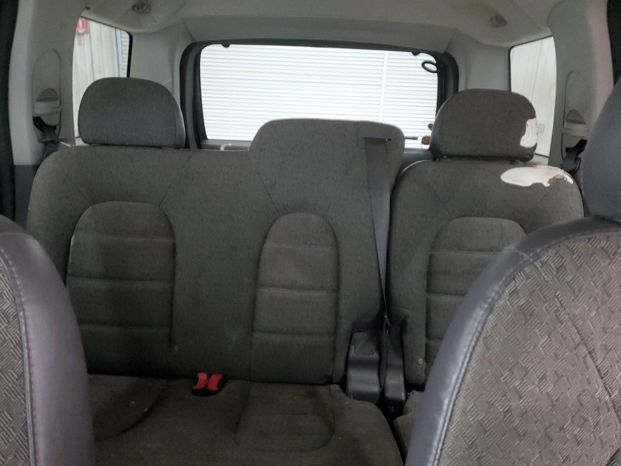 2005 Ford Explorer - Image 10