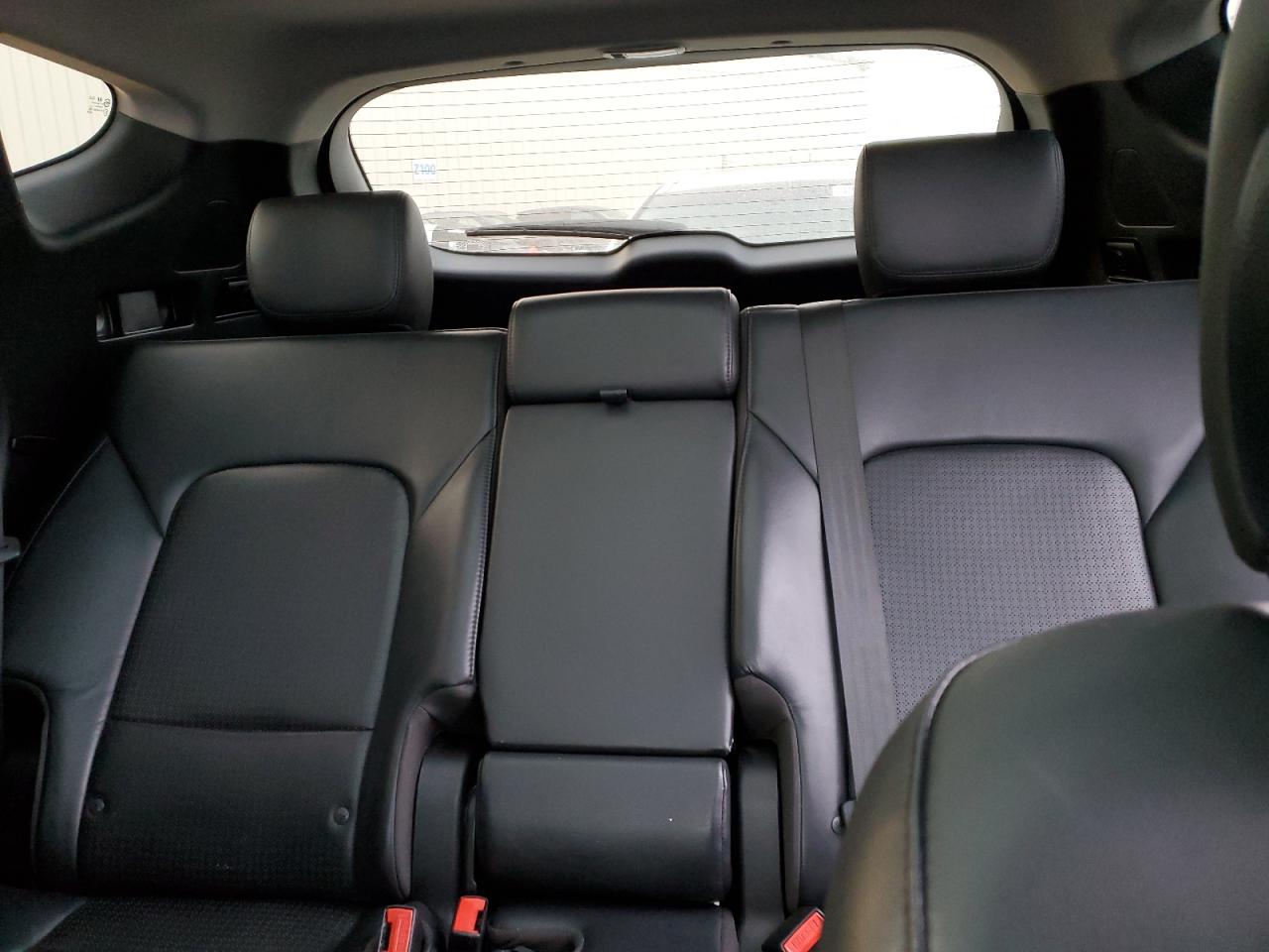 2014 Hyundai Santa Fe - Image 10
