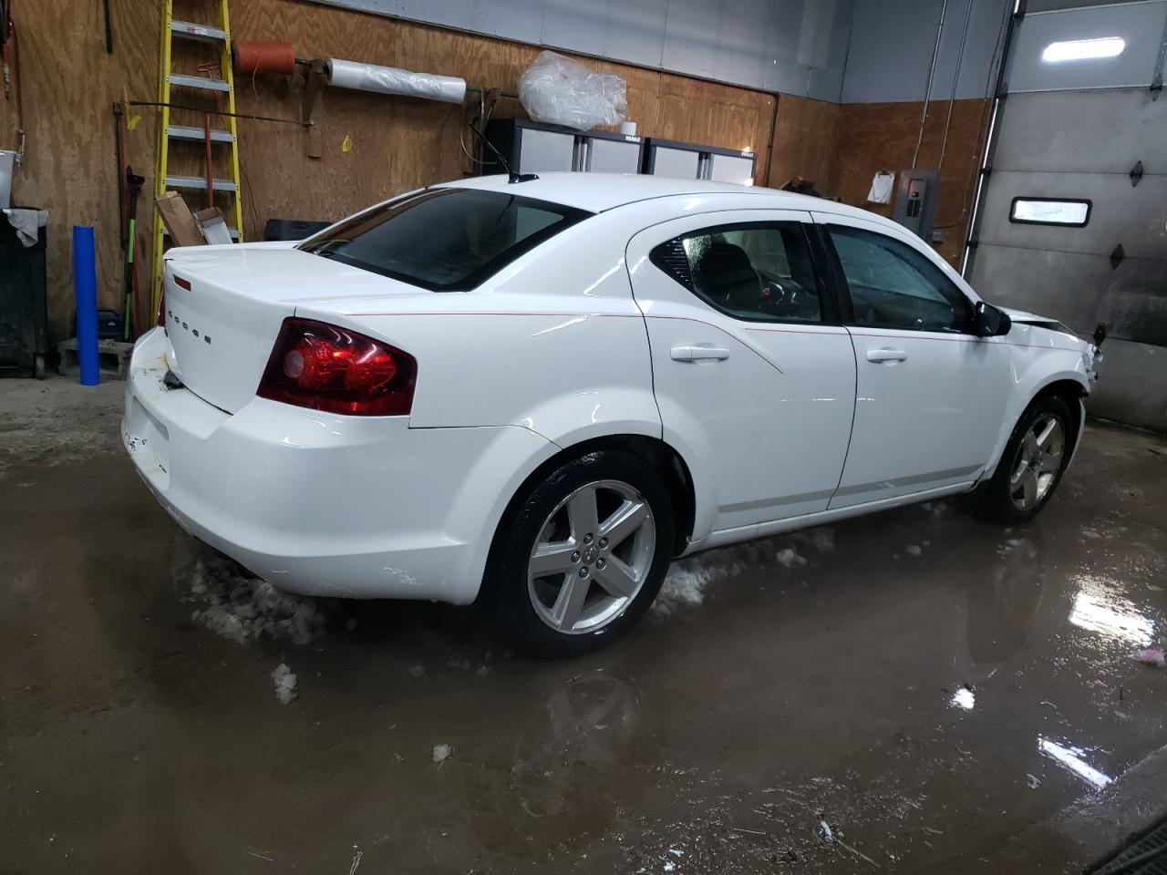 2013 Dodge Avenger - Image 3