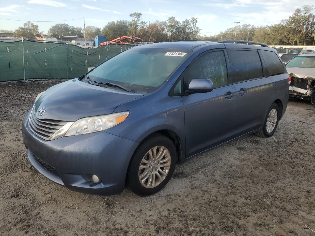 2013 Toyota Sienna - Image 1