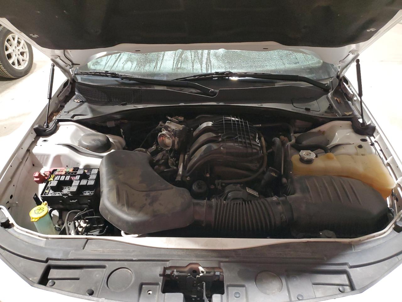 2014 Chrysler 300 - Image 11