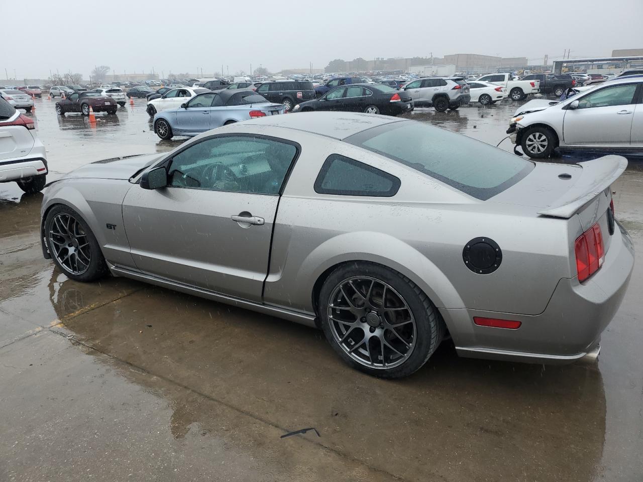 2008 Ford Mustang - Image 2