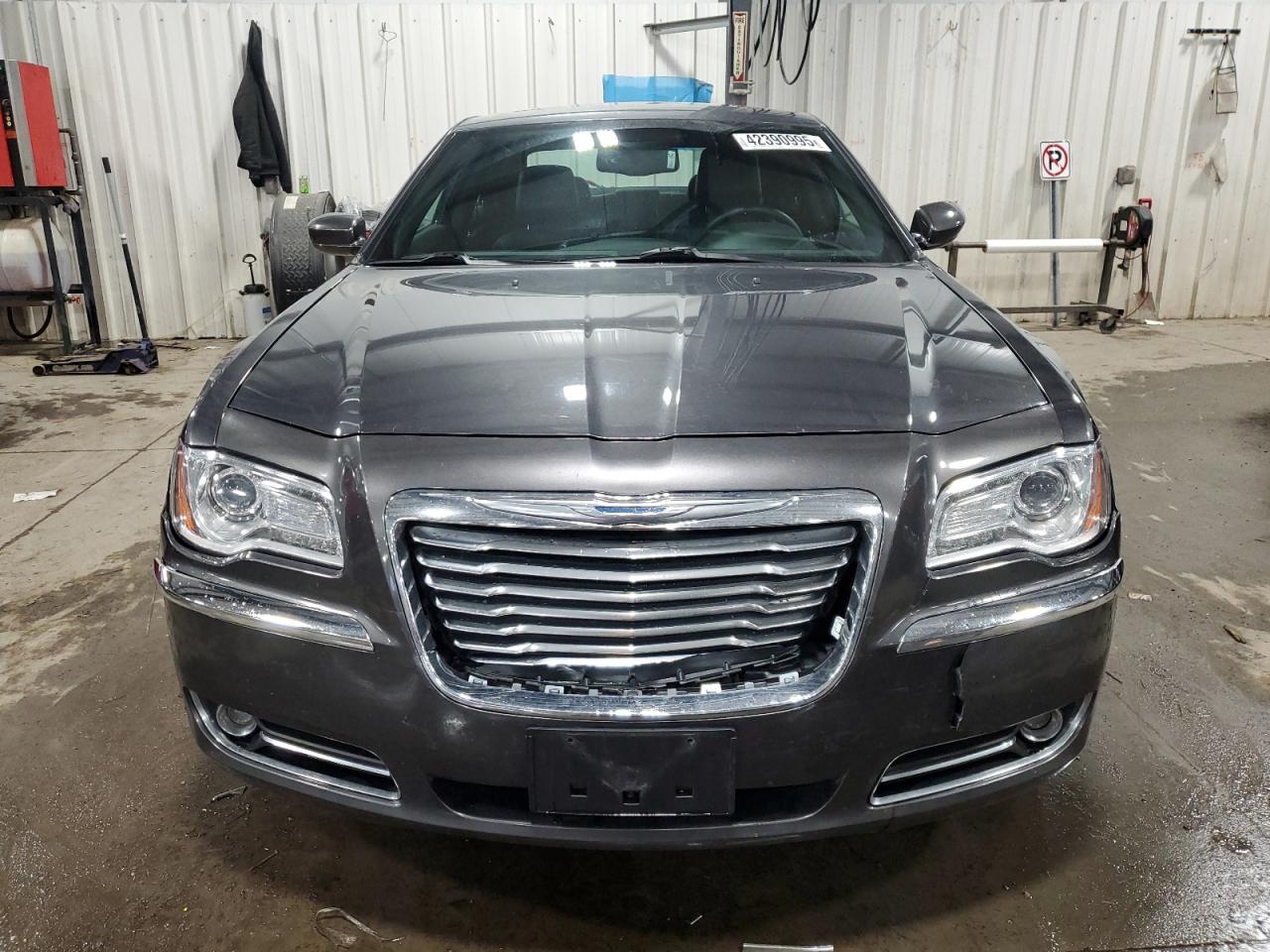 2013 Chrysler 300 - Image 5