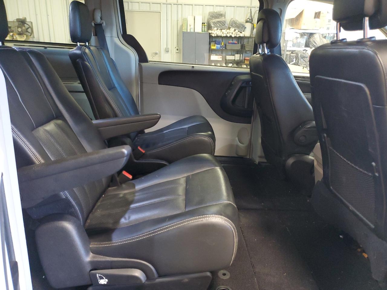 2014 Chrysler Town & Country - Image 11