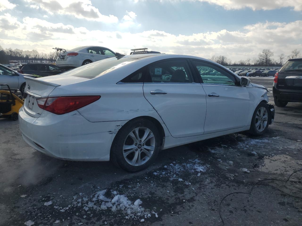 2013 Hyundai Sonata - Image 3