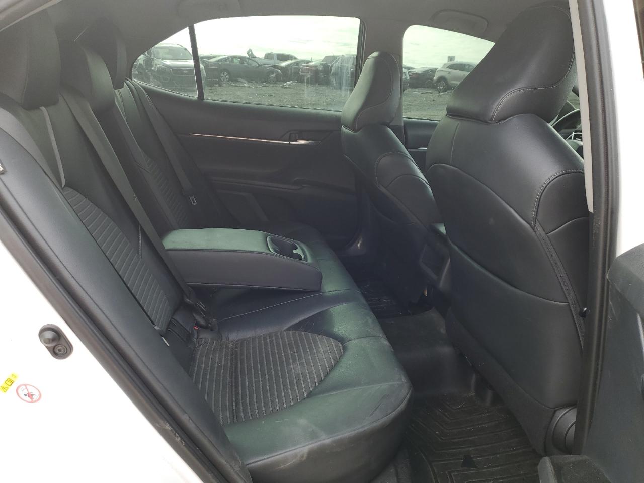 2018 Toyota Camry - Image 10