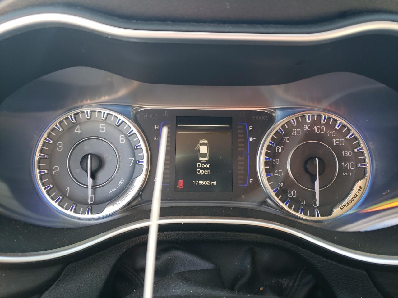 2015 Chrysler 200 - Image 9