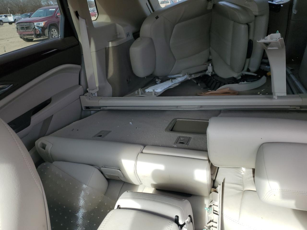 2016 Cadillac SRX - Image 10