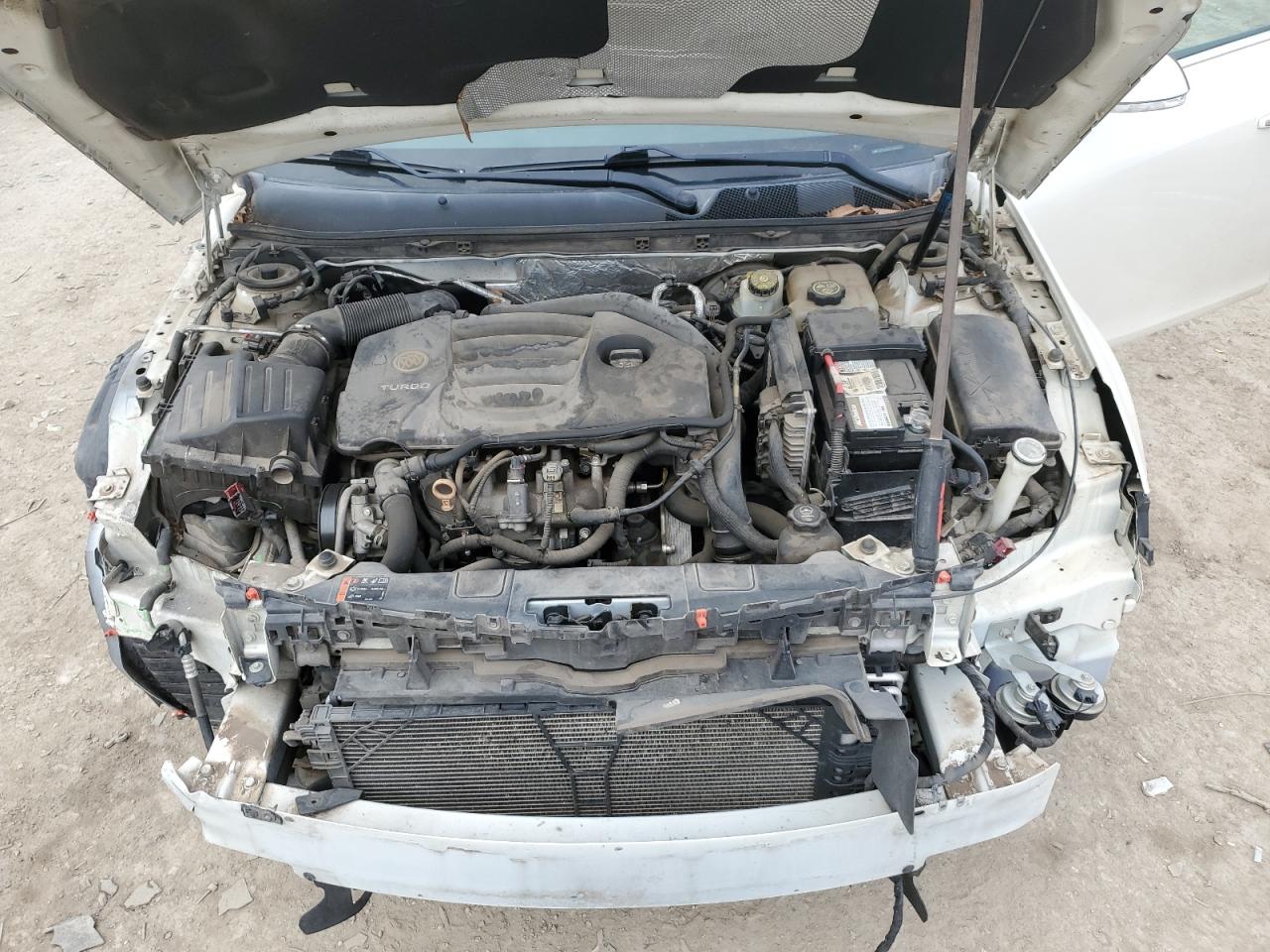 2012 Buick Regal - Image 11