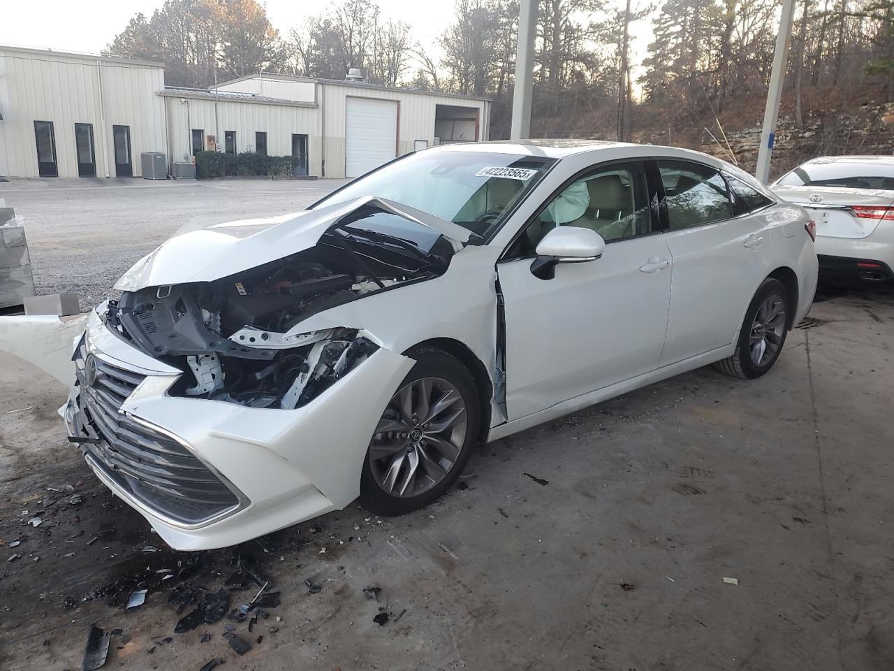 2019 Toyota Avalon - Image 1