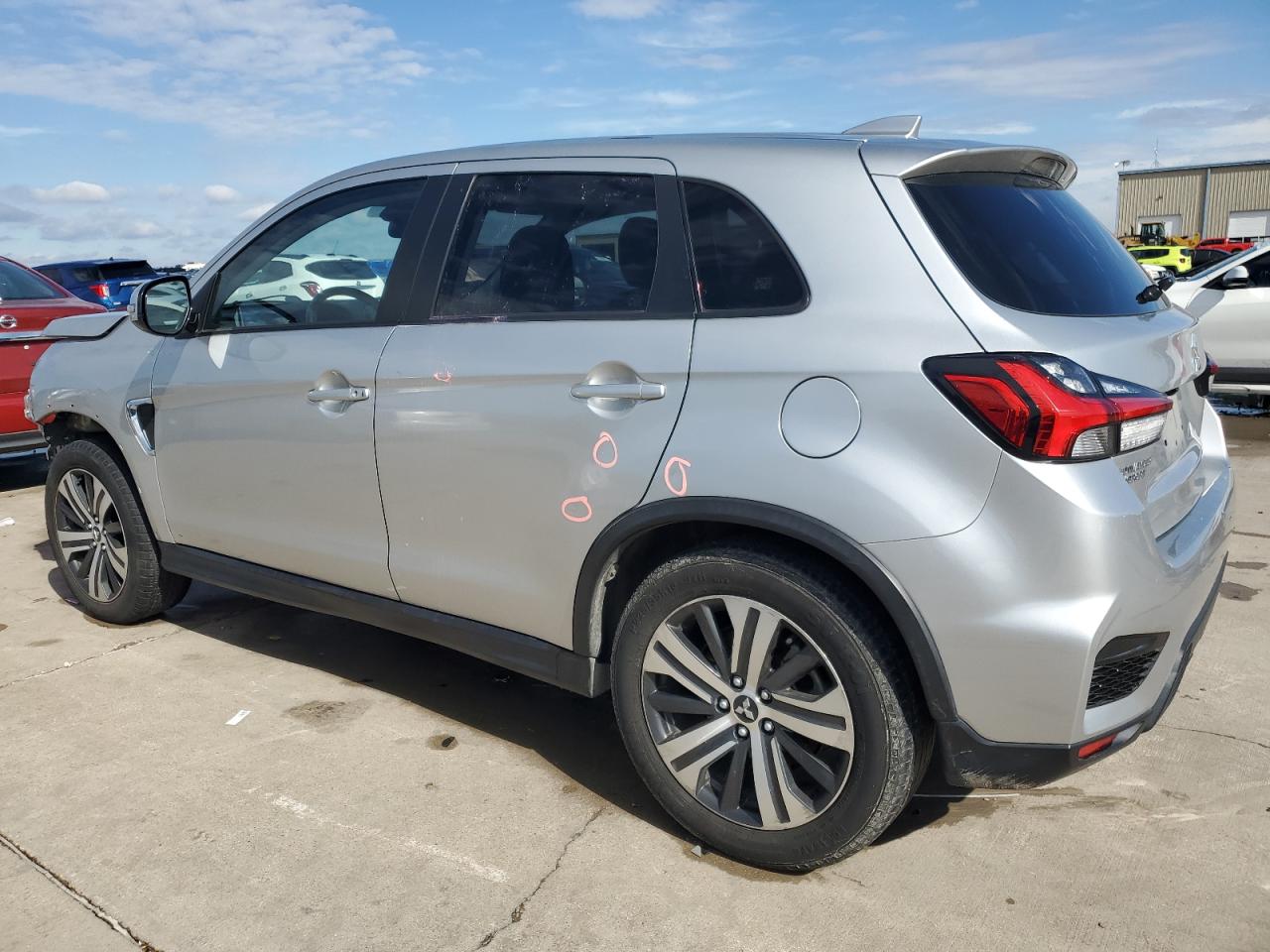 2020 Mitsubishi Outlander - Image 2