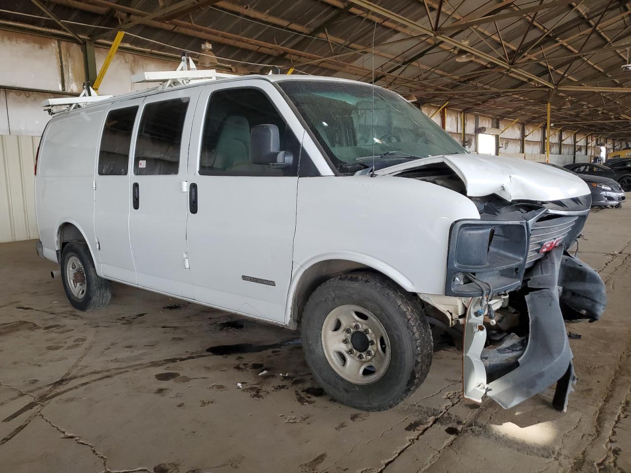 2004 GMC Savana - Image 4