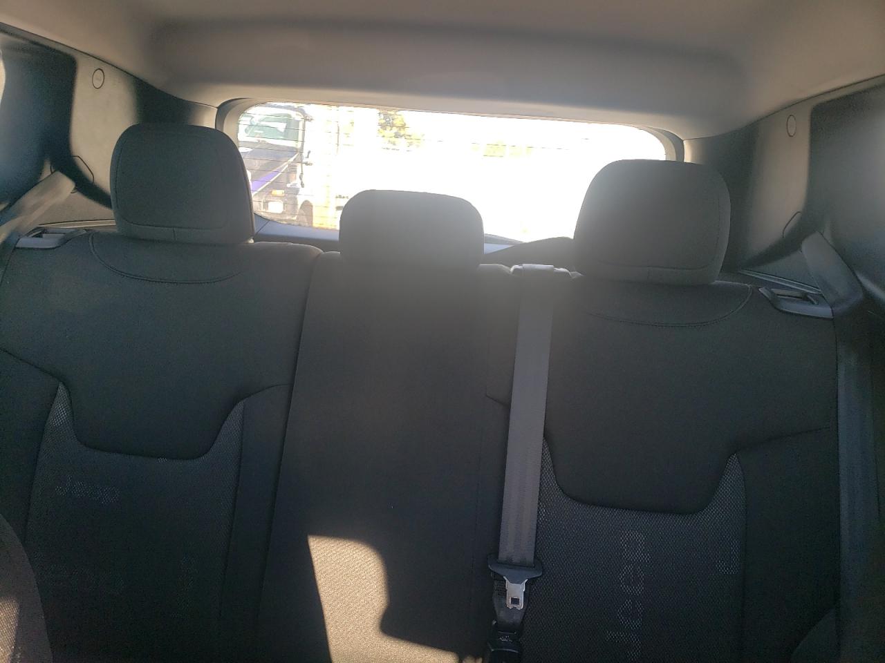 2015 Jeep Renegade - Image 10