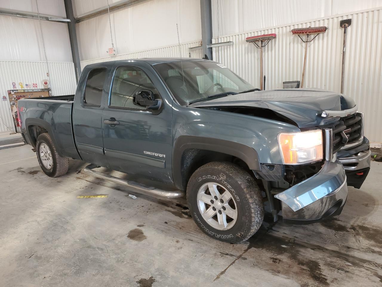 2010 GMC Sierra - Image 4