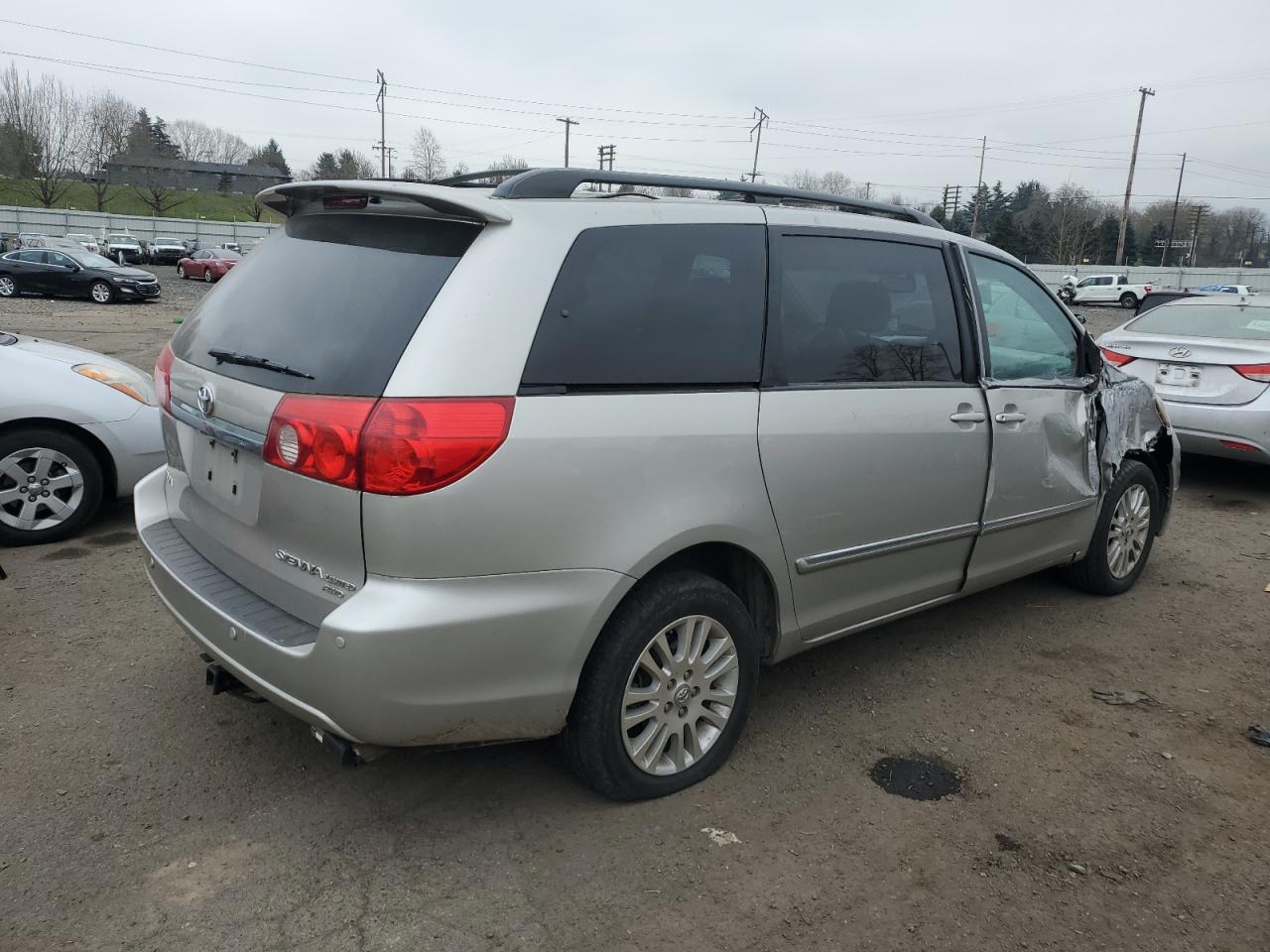 2008 Toyota Sienna - Image 3