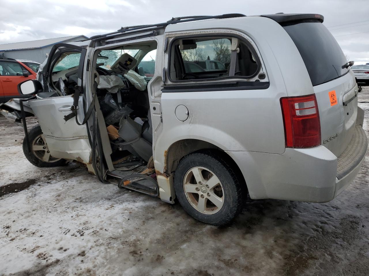 2010 Dodge Caravan - Image 2