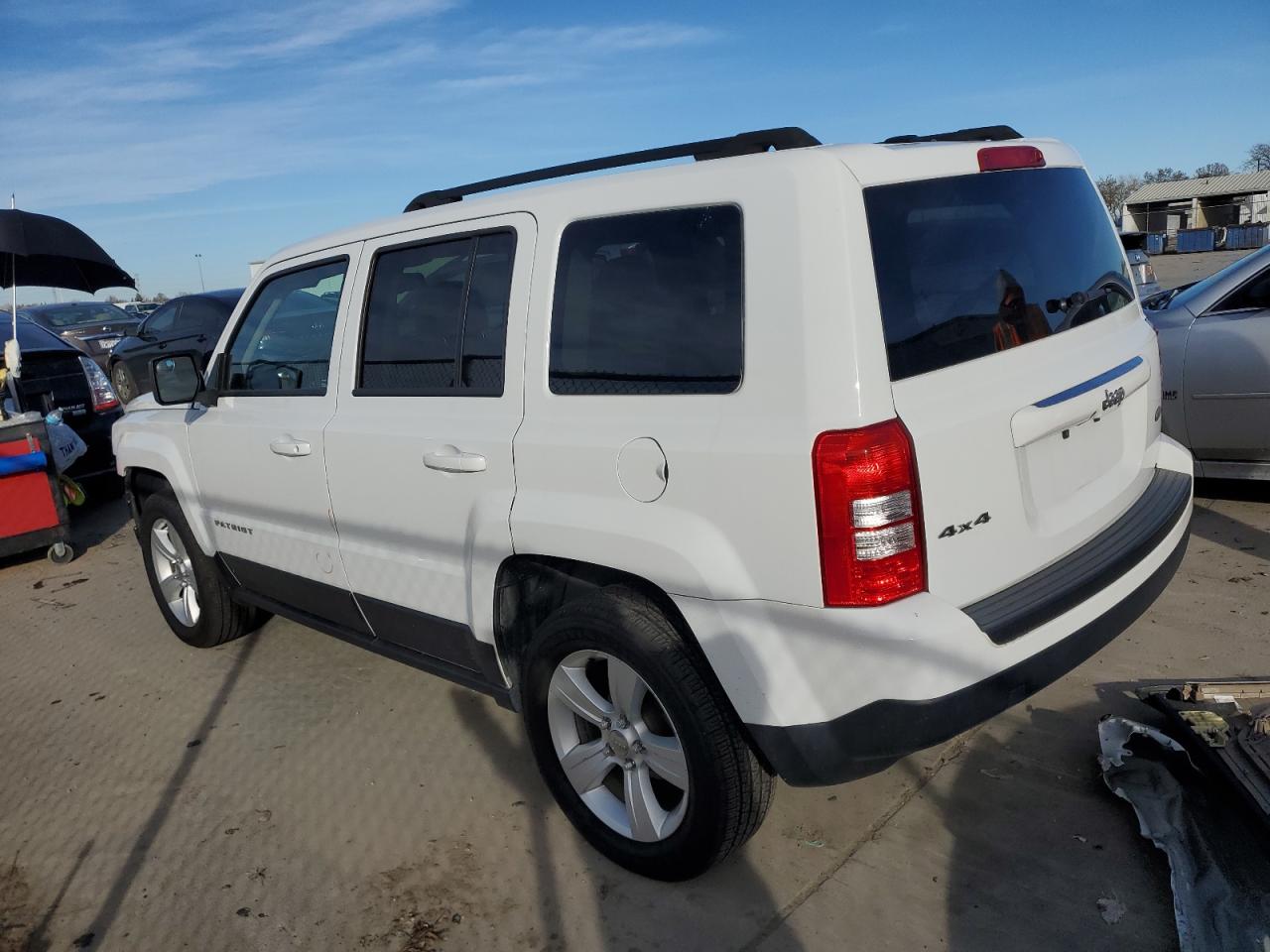 VIN 1C4NJRFB1GD755273 2016 JEEP PATRIOT no.2