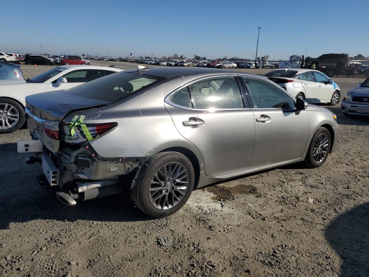 2018 Lexus ES - Image 3