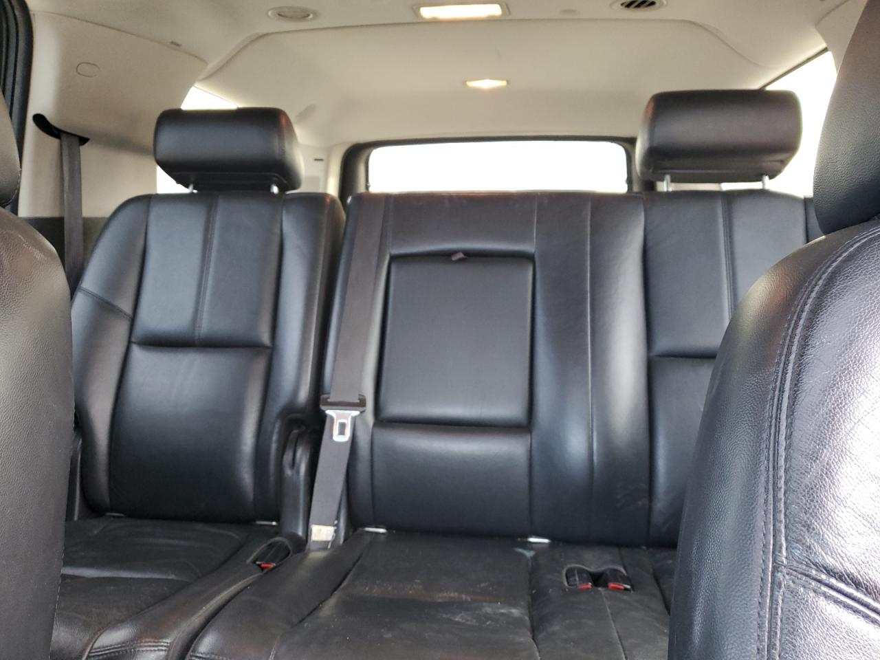 2008 Chevrolet Suburban - Image 10