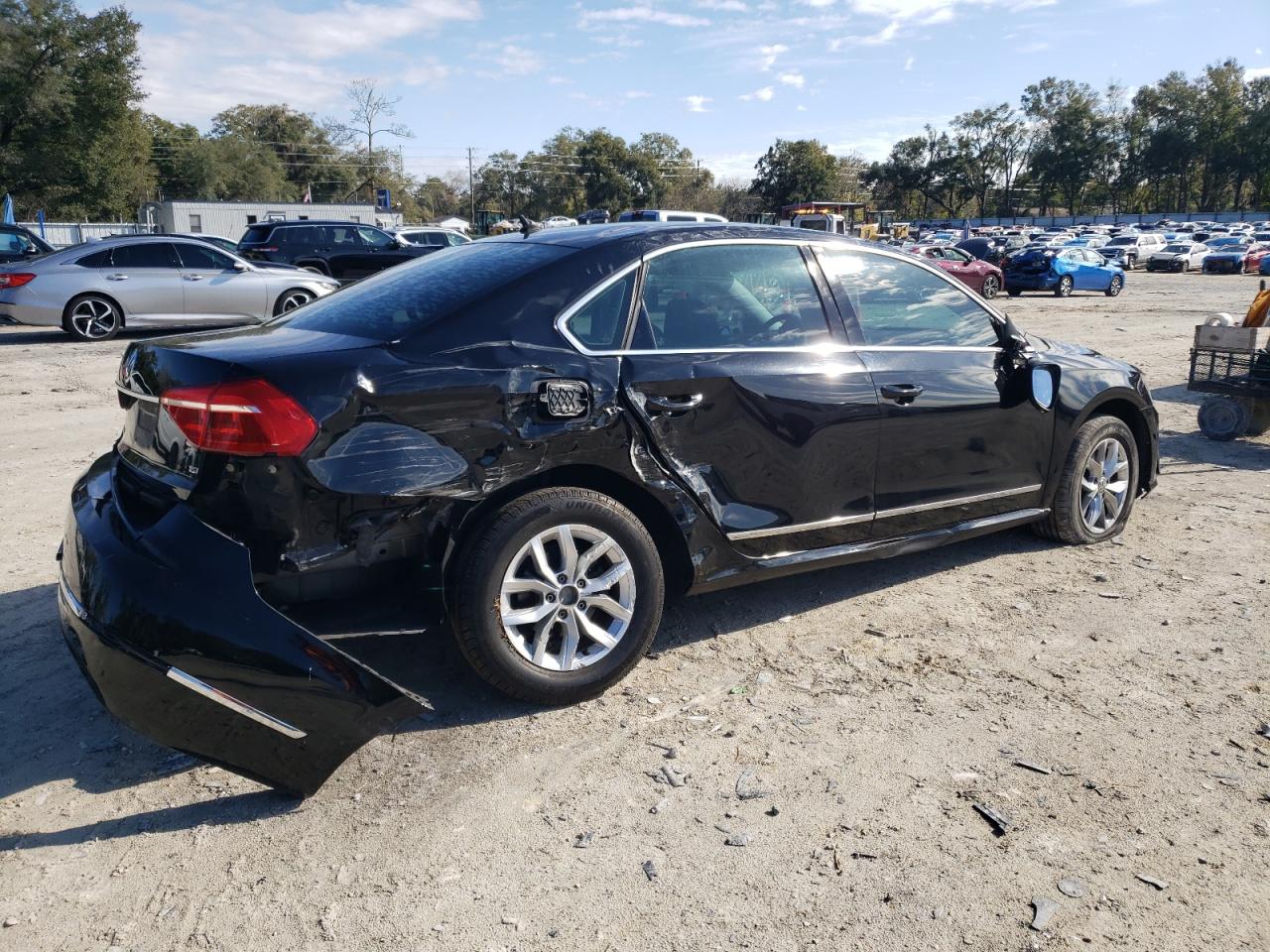 2016 Volkswagen Passat - Image 3