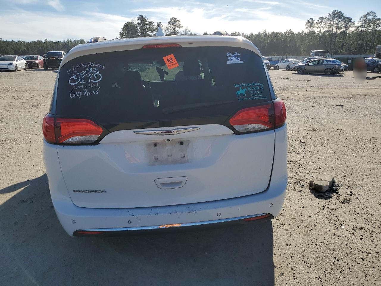 2018 Chrysler Pacifica - Image 6
