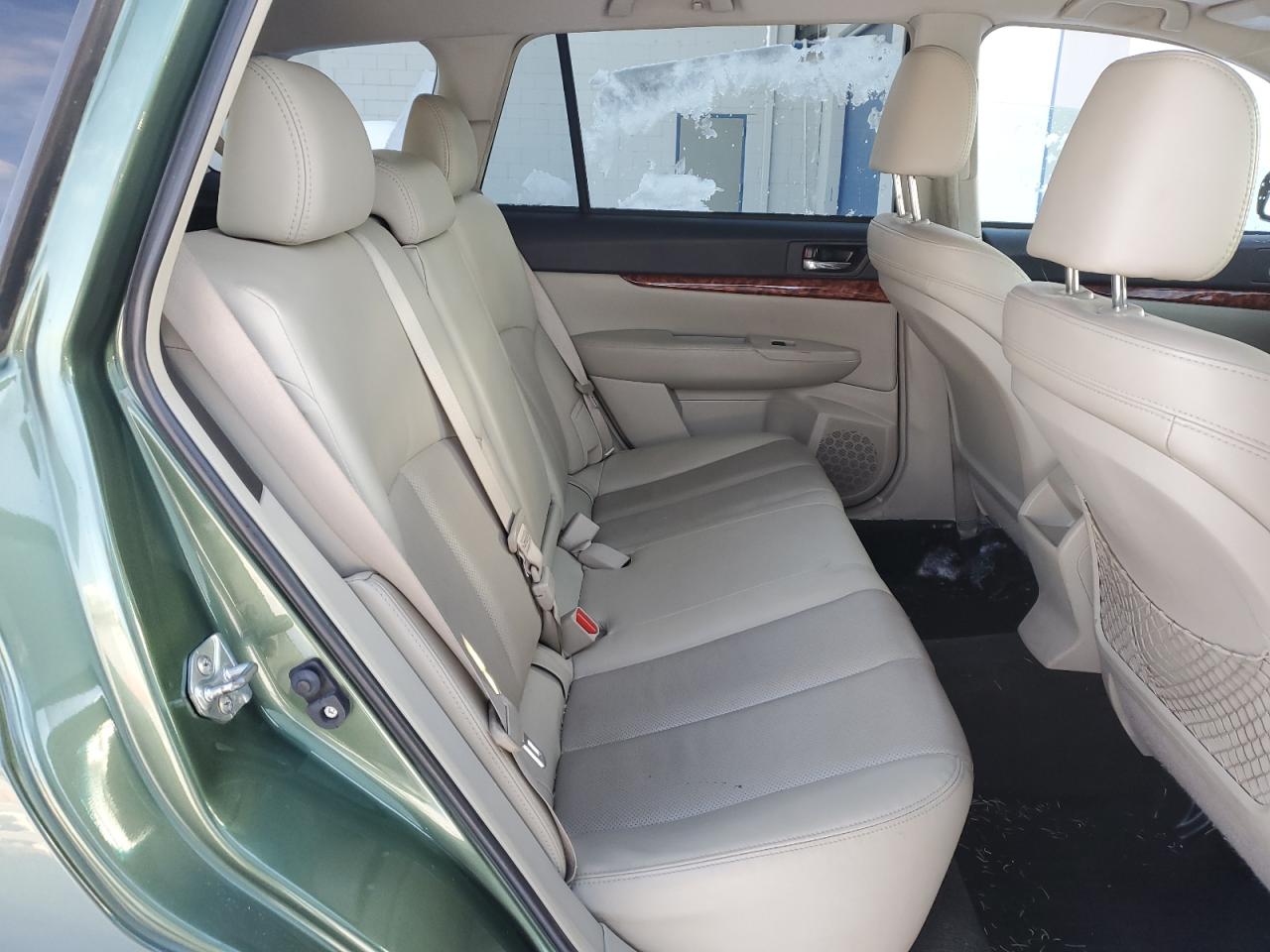 2011 Subaru Outback - Image 10