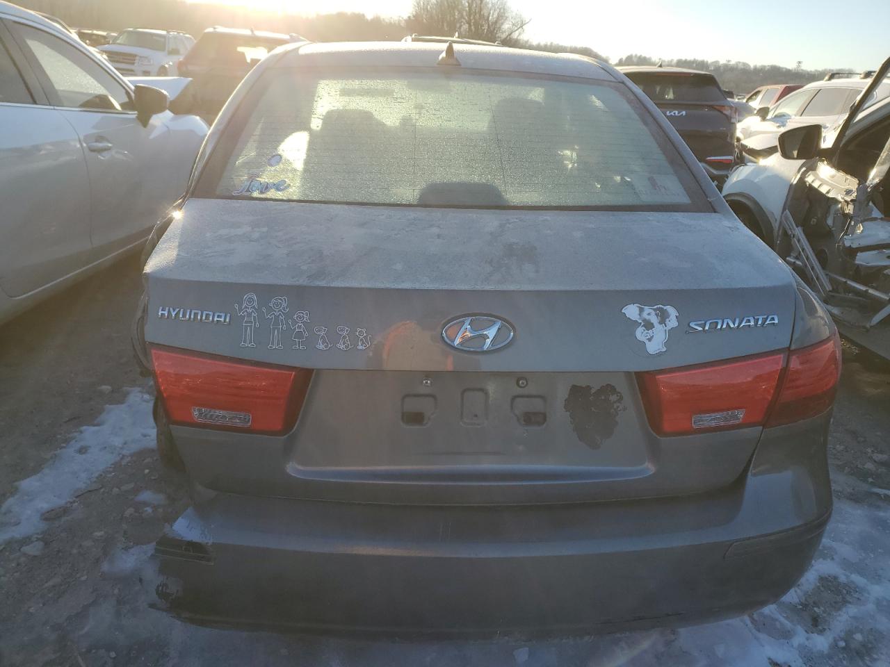 2010 Hyundai Sonata - Image 6