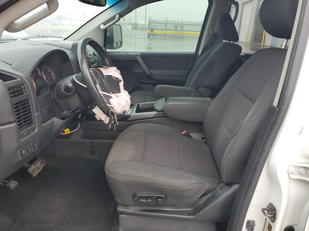 2014 Nissan Titan - Image 7