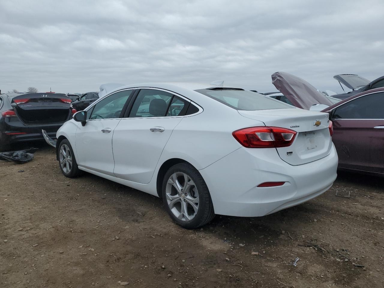 2017 Chevrolet Cruze - Image 2