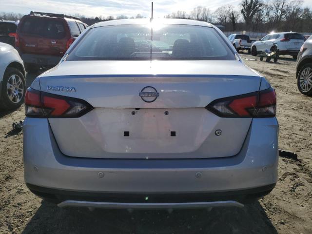  NISSAN VERSA 2024 Сріблястий