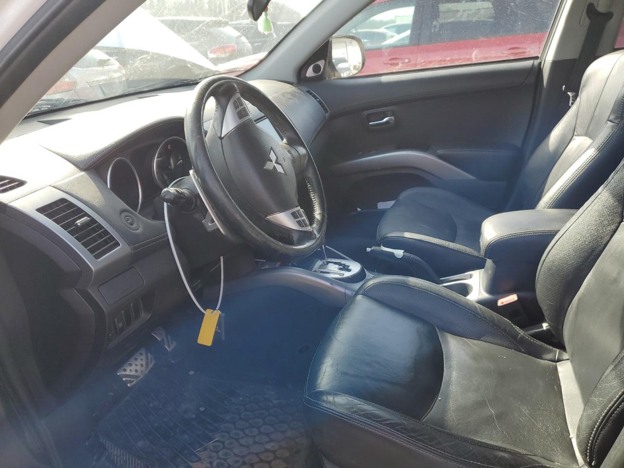 2010 Mitsubishi Outlander - Image 7
