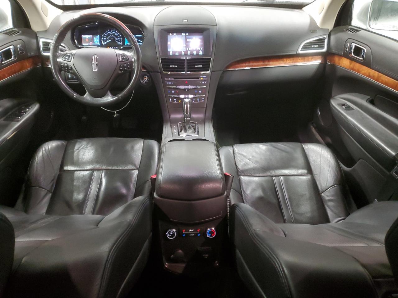 2016 Lincoln MKT - Image 8