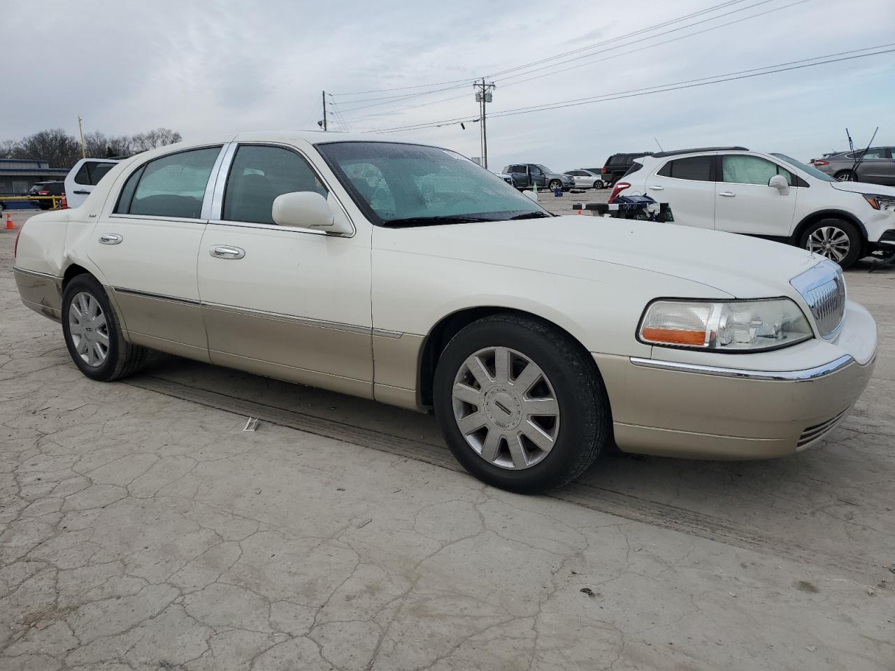 2005 Lincoln Town Car - Image 4