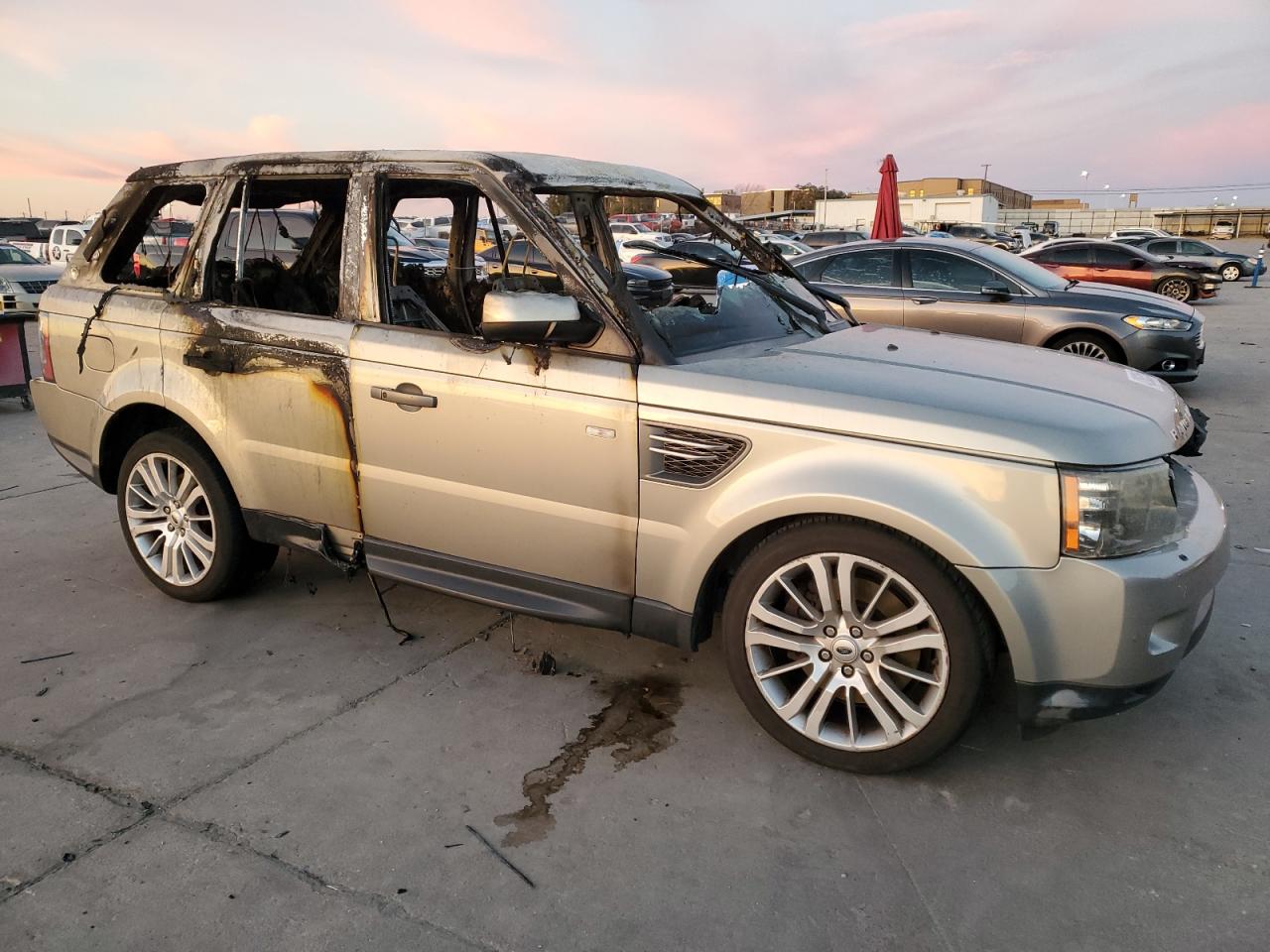 2010 Land Rover Range Rover - Image 4
