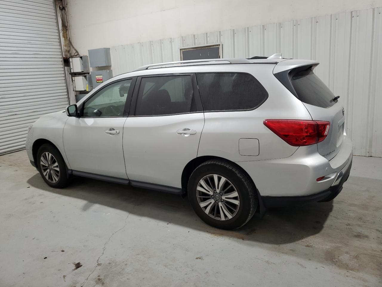 2020 Nissan Pathfinder - Image 2