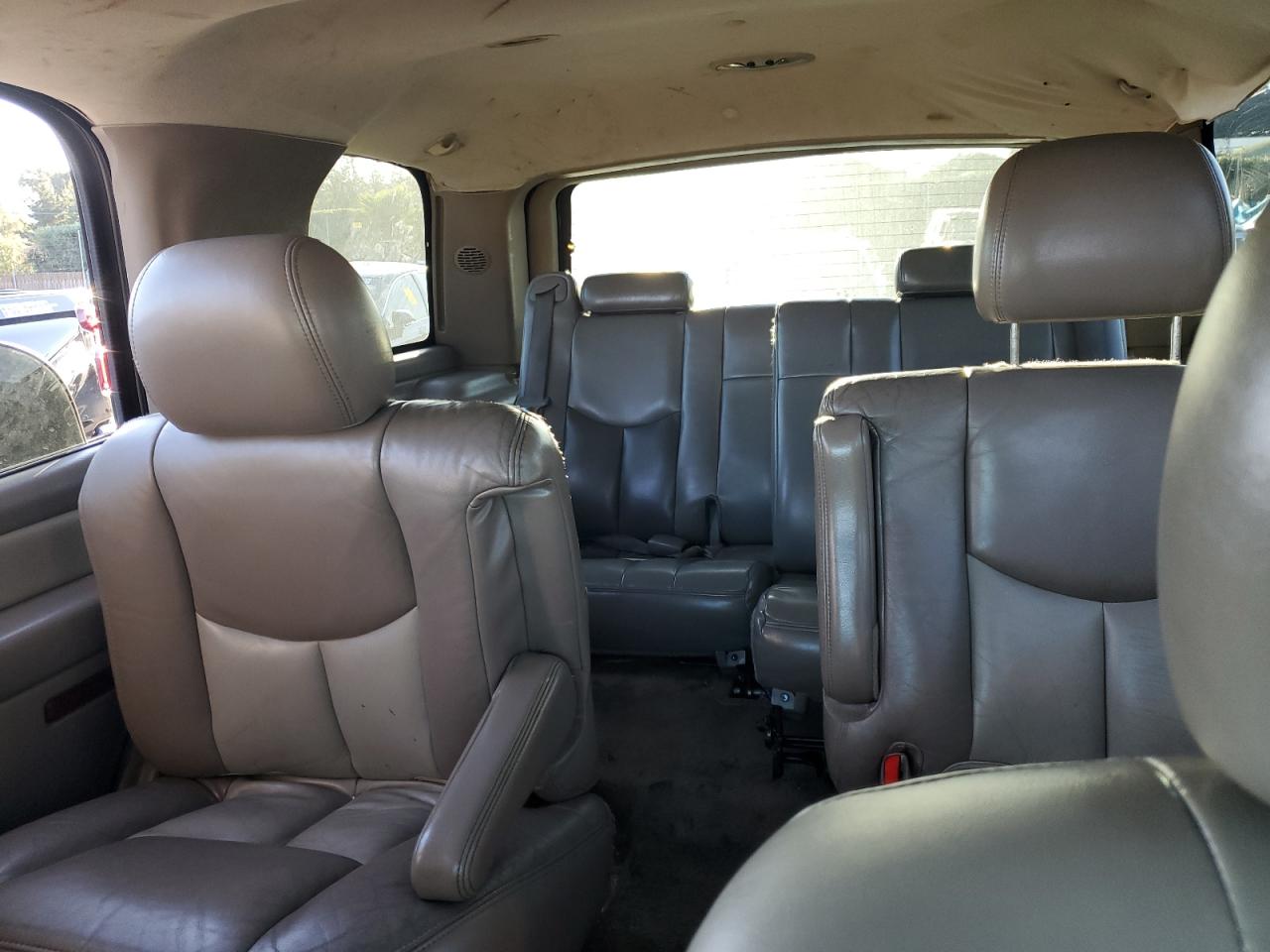 2004 GMC Yukon - Image 10
